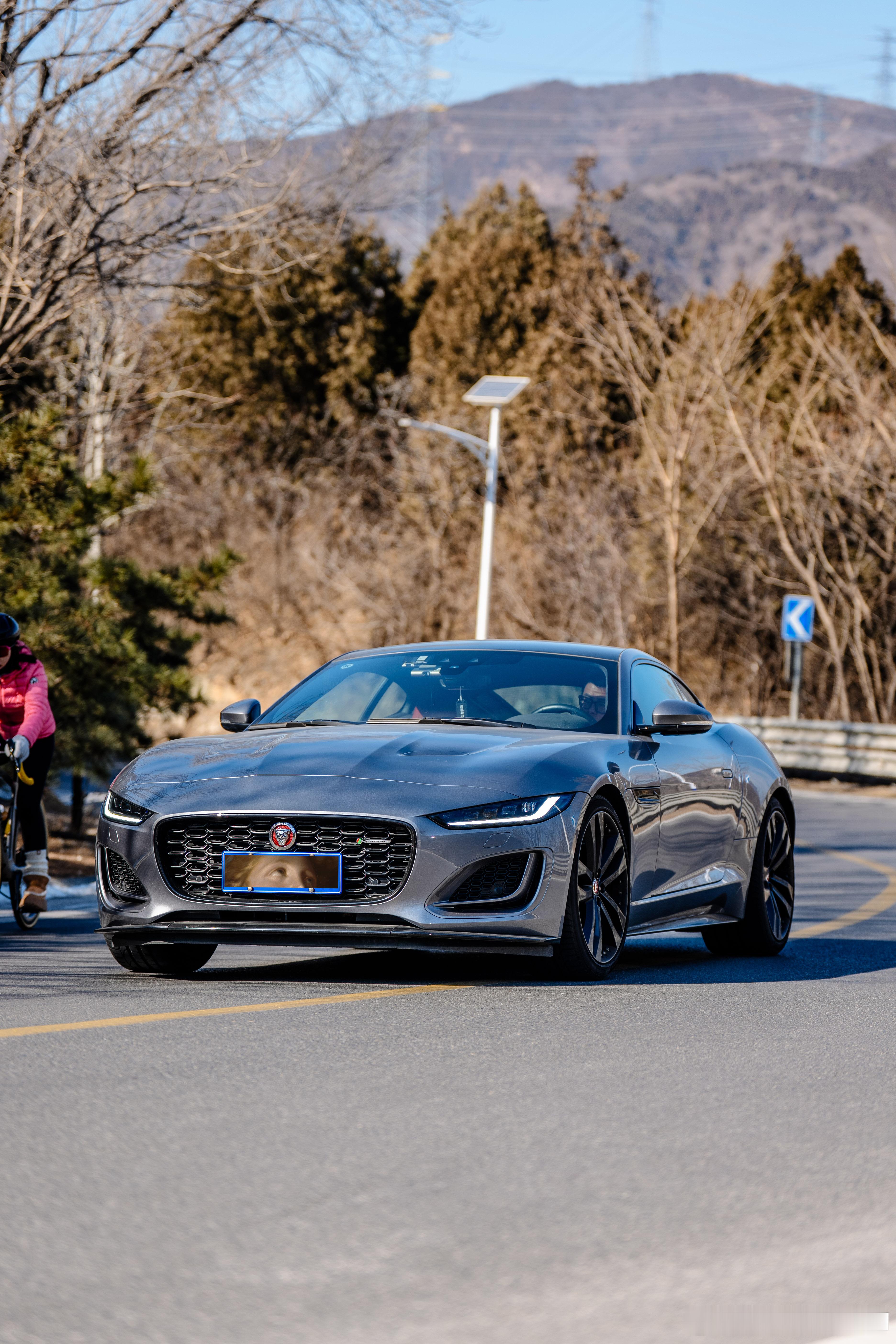 工作日遛弯儿还是很舒服的 今天真的暖和起来了 北京·戒台寺