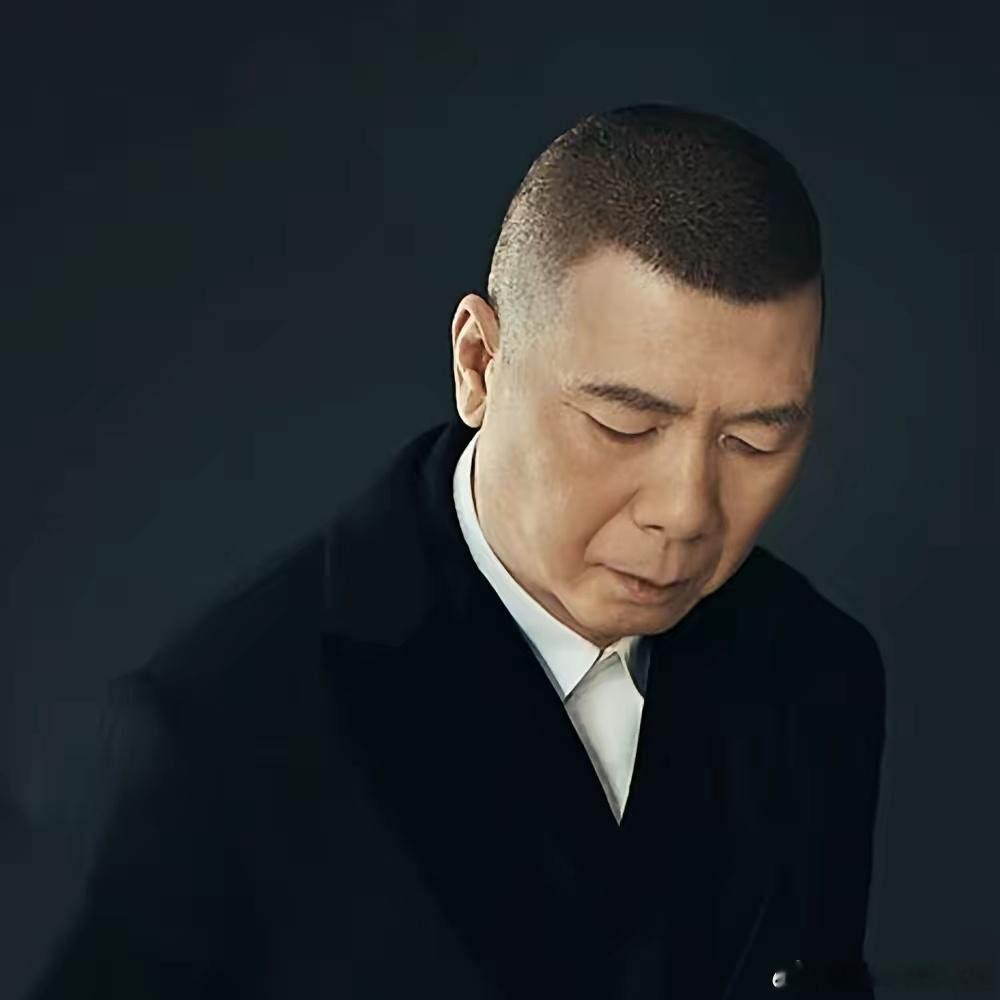 大家都突然为冯小刚发声我觉得大家是不是理解错了从始至终，冯小刚的这部电影的评分都