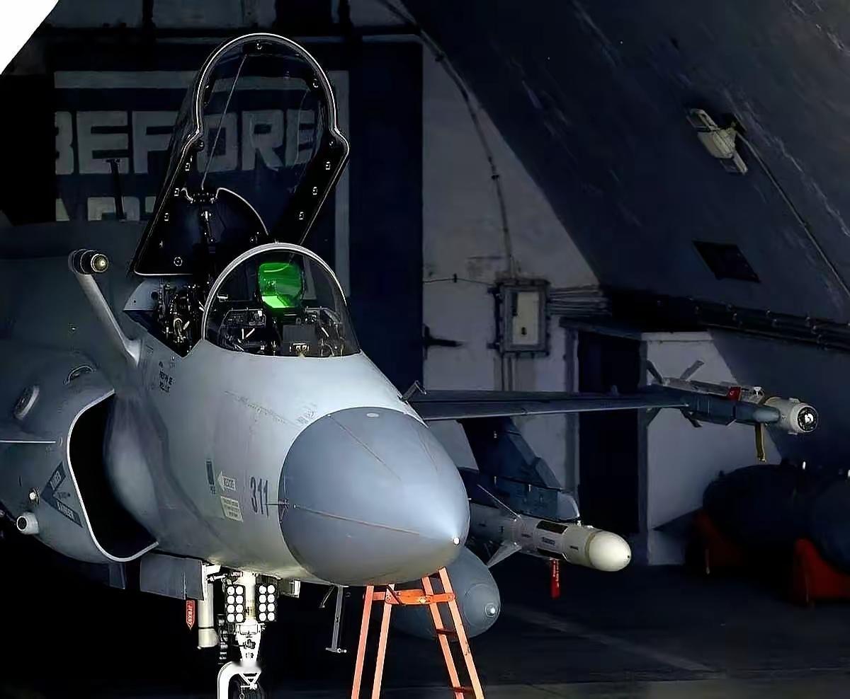 都知道歼-10空战能力超过枭龙，但歼-10却仍然卖不过枭龙！

阿塞拜疆直接采购