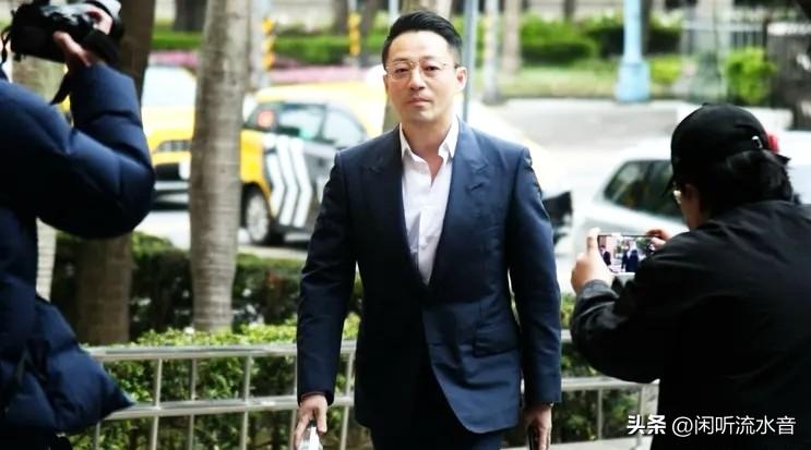 万万没想到！
汪小菲这次彻底输了，
不仅仅是商业上的失败，
也不仅仅是舆论上的失