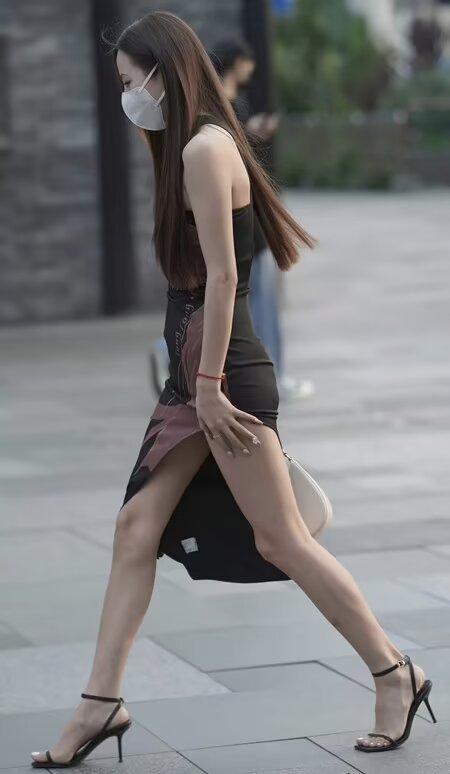 一个人成熟的标志，就是不再急着说服别人去认同自己的看法。 因为不是所有人都生活在