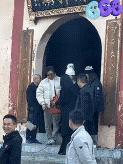 李湘王岳伦带王诗龄出游 咱就是说，虽然两人be了，但为了孩子合体陪伴～而且他们一