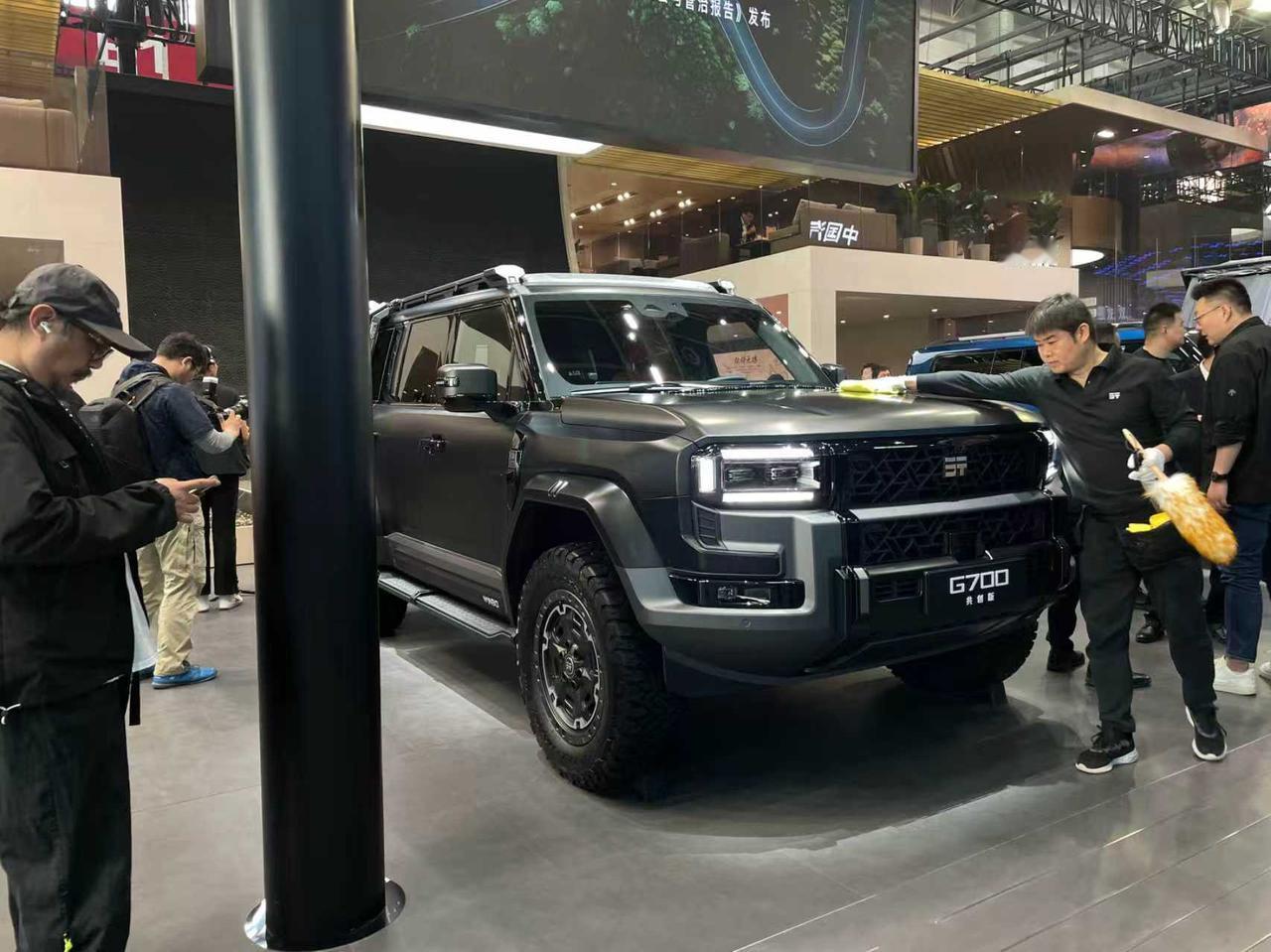 北京车展逛了一大圈，今儿唠唠纵横G700。为啥关注它？因为我这人有个毛病——看到