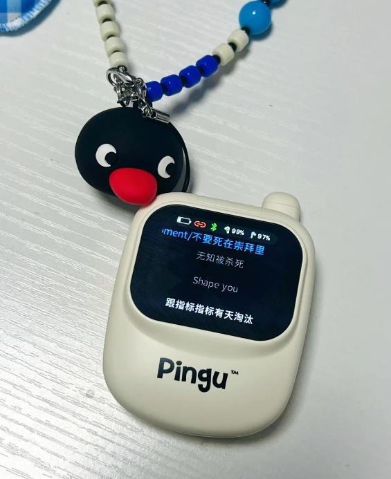 最近刷到这个蓝牙耳机 电子核蛋 数码大玩家 
复古翻盖手机的造型挺特别
最吸引我