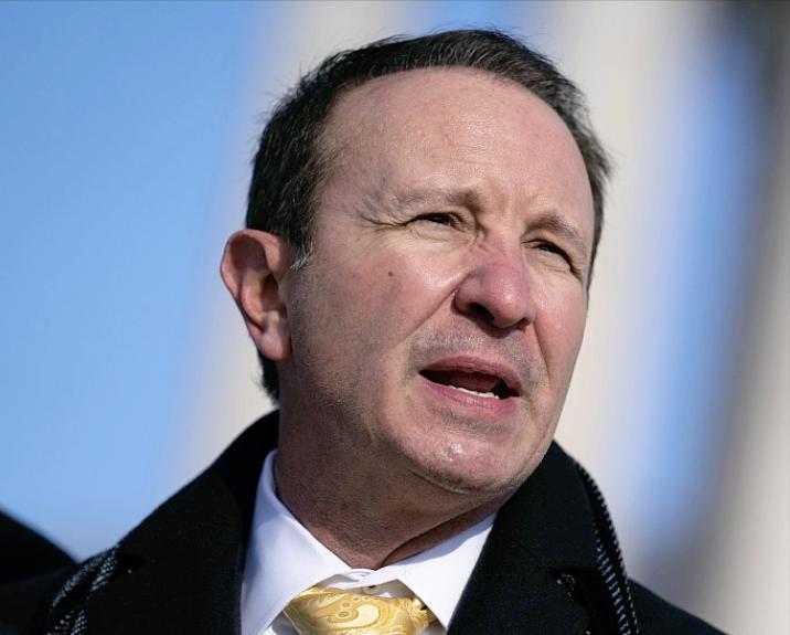 特朗普又搞事了，他宣布任命路易斯安那州州长杰夫·兰德里当美国驻格陵兰岛特使，还特