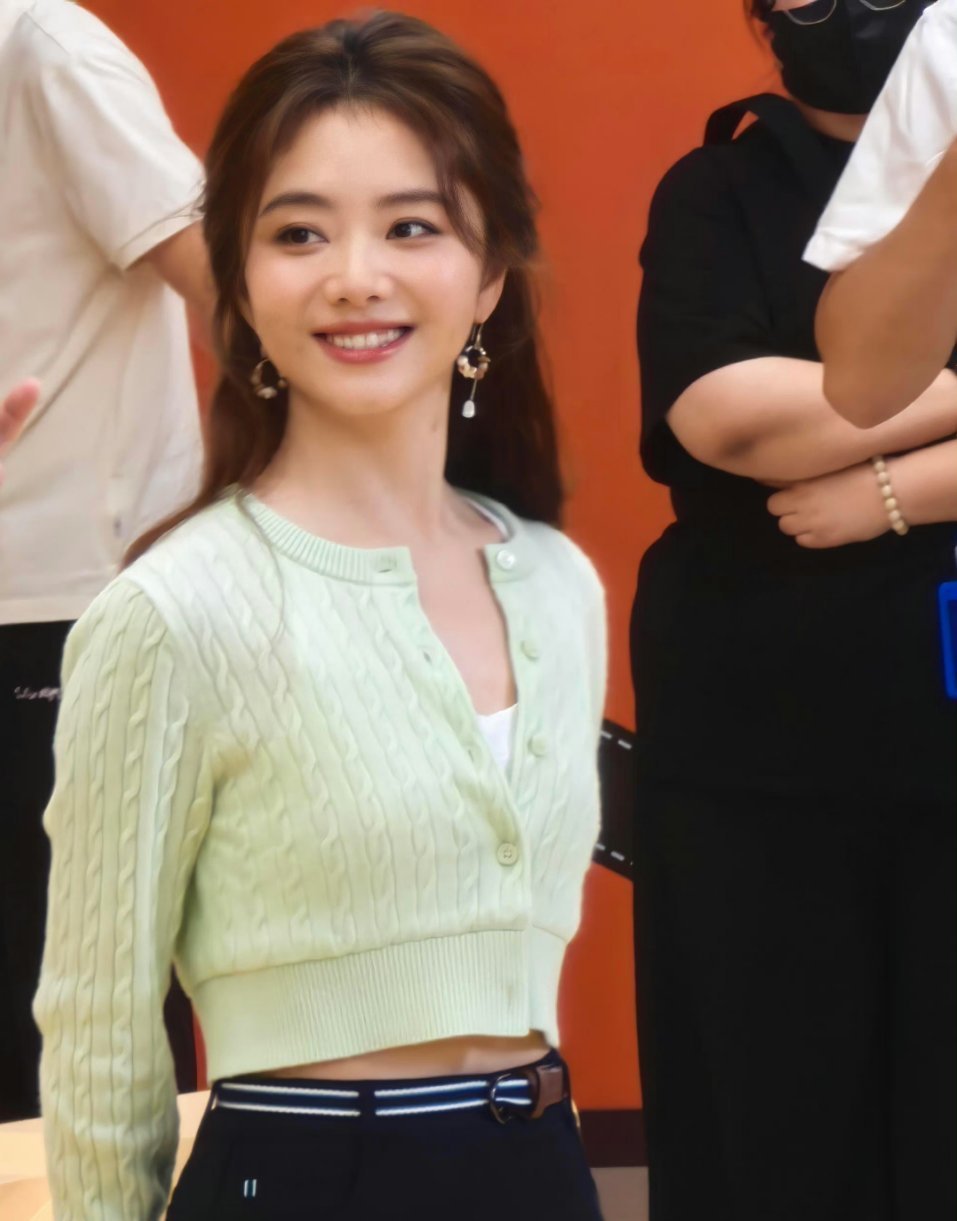 谭松韵的鼻子在女明星里算普的吧？ ​​​
