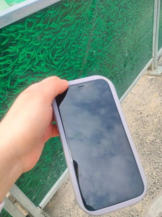 路上捡到手机、钱包、证件之类，千万别占为己有，更别随手扔掉。联系不上失主就直接报