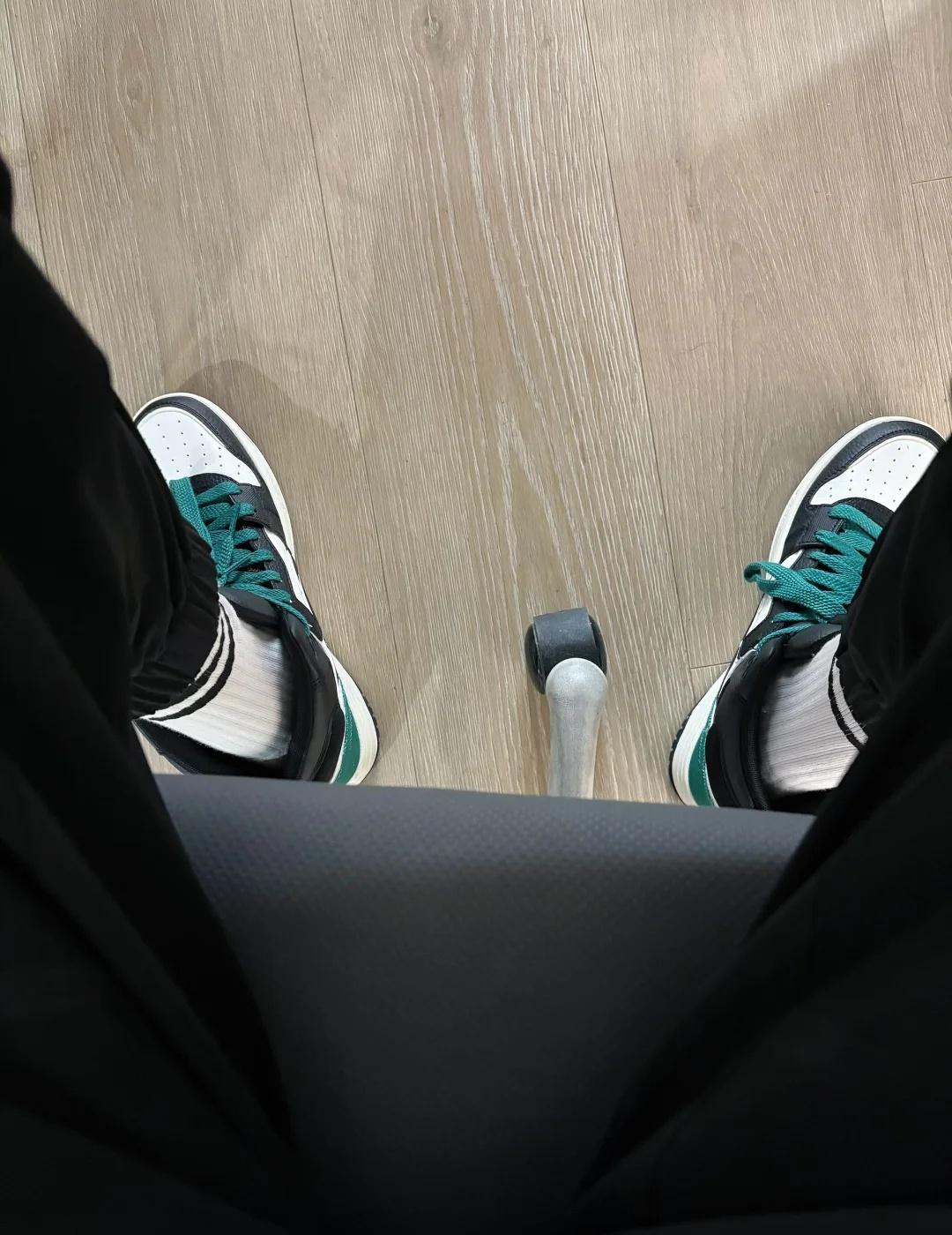 外面好冷🥶，里面好热🫠
一日之内，一宫之间，而气候不齐
一个人过冬 忽冷忽热