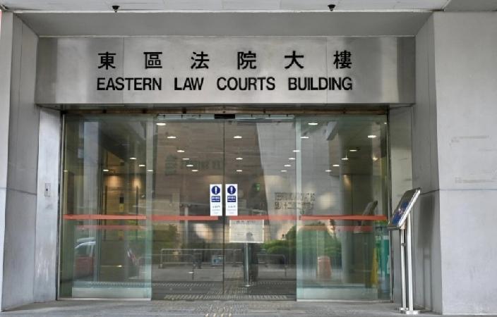 香港36岁发型师去年2月在港铁自渎后，把精液射在46岁女乘客的瑜伽裤臀部位置及袋