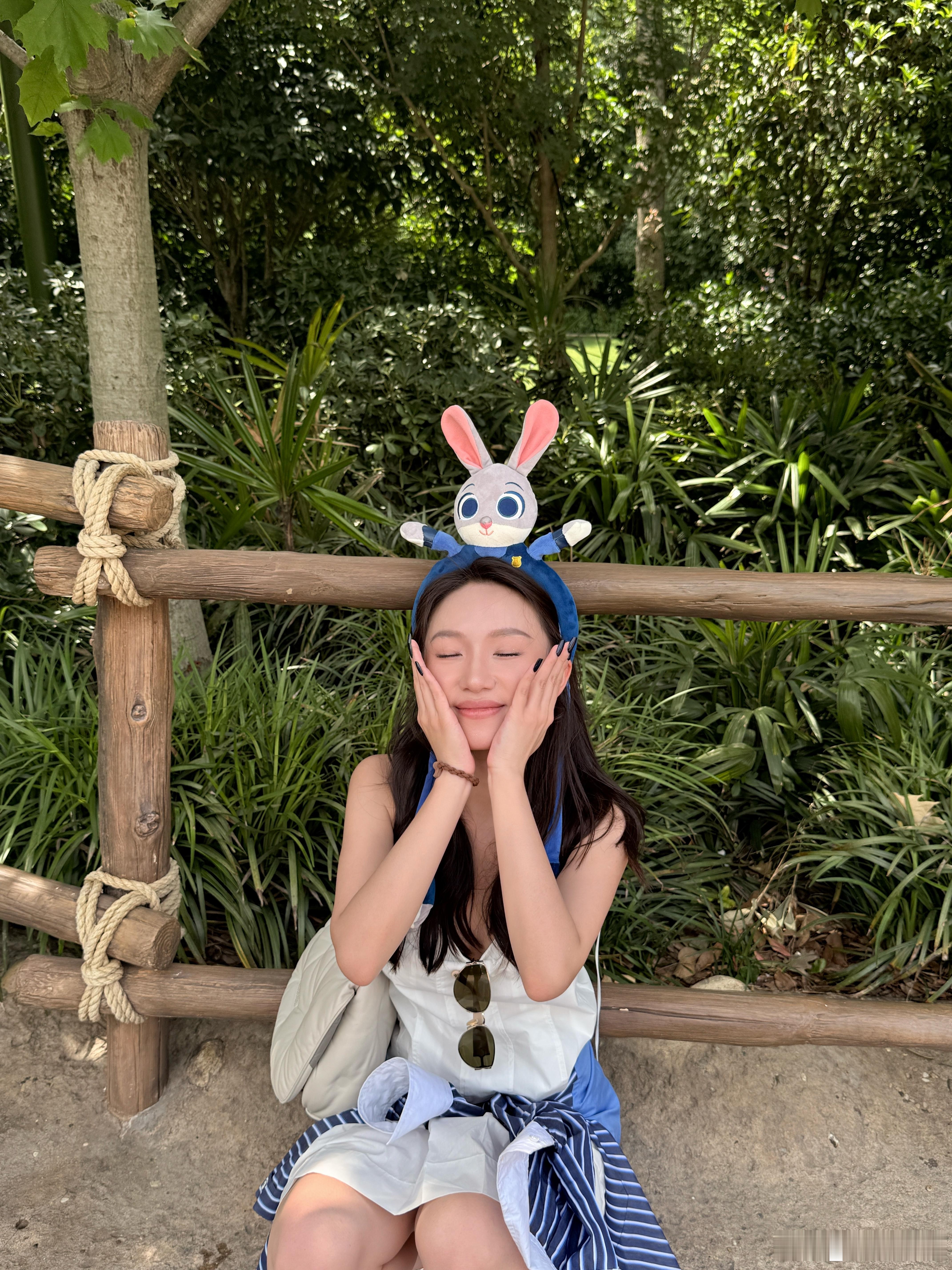 你好呀！我是兔子警官笛笛🐰🎟️🎡  ​​​