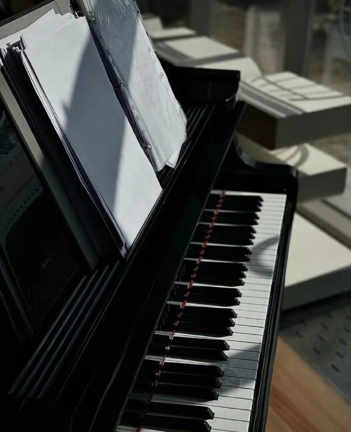 快乐是一种心理状态。 内心湛然，则无往而不乐。 吃饭睡觉，稀松平常之事， 但是其