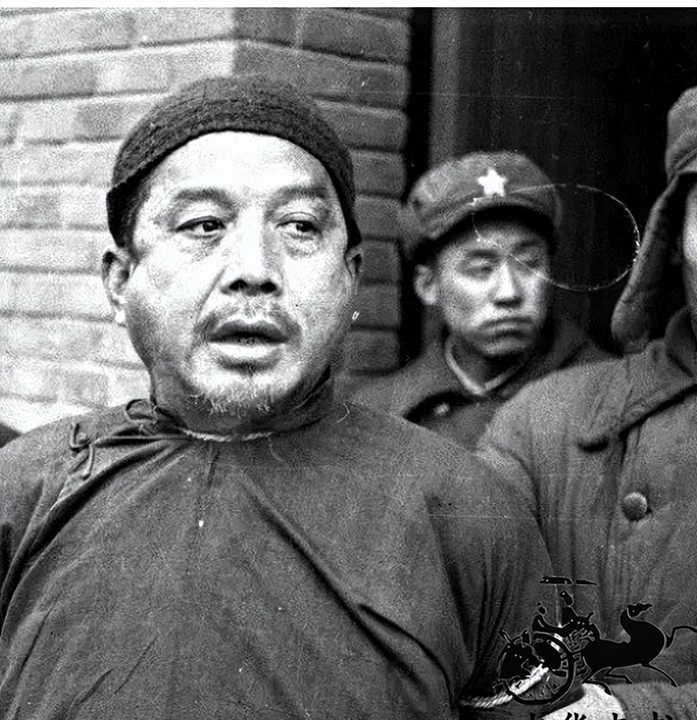 津门南霸天·袁文会（1901—1950）
 
天津芦庄子生人，民国津门第一霸主，