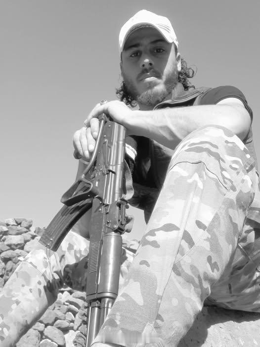 叙利亚德拉省，昨晚老八旅的仇人找老八旅报仇，双方发生交火，1名仇人武装分子被杀，