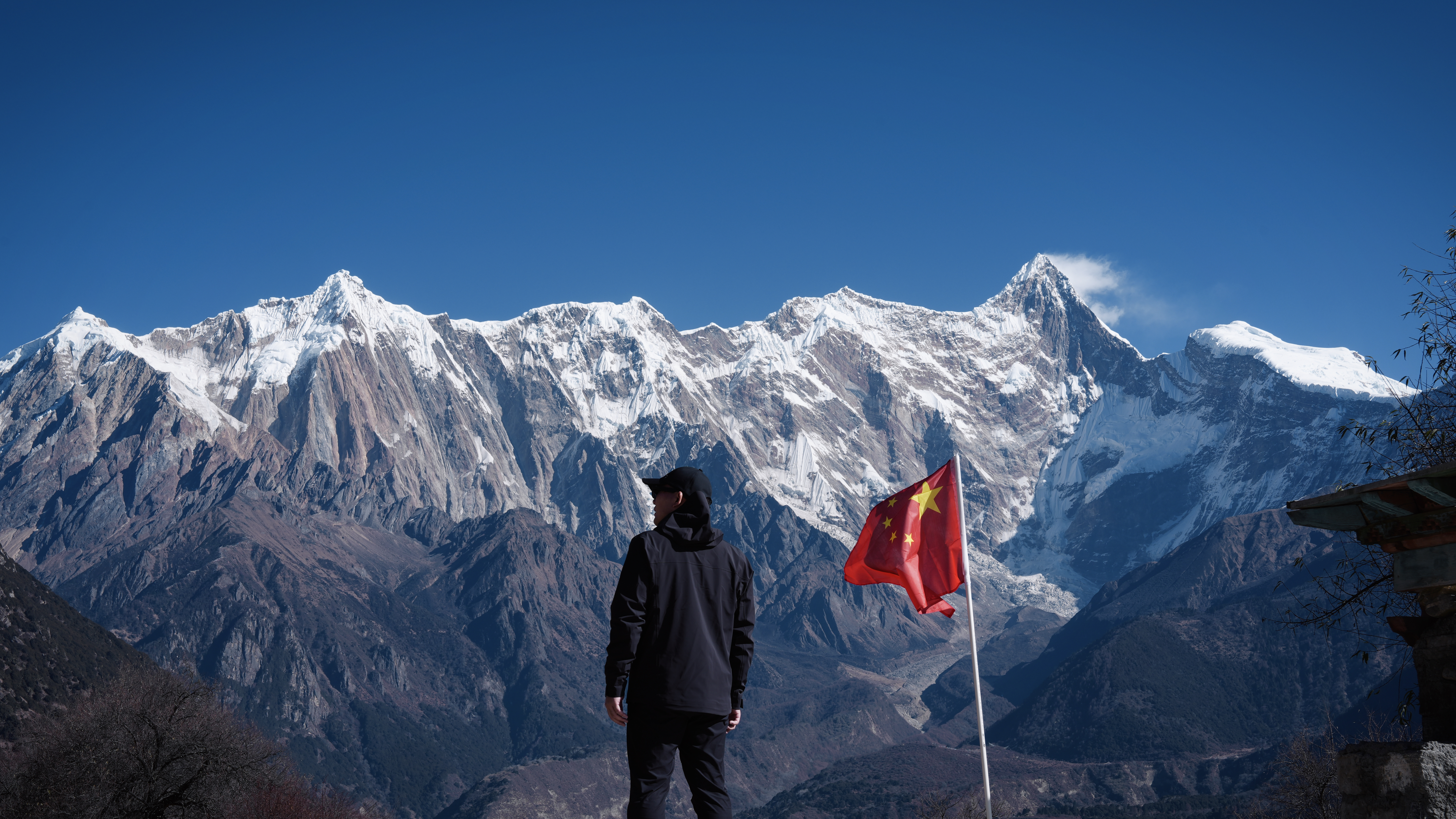 有朋友喊我春节去云南过，顺便拍拍他的民宿…..