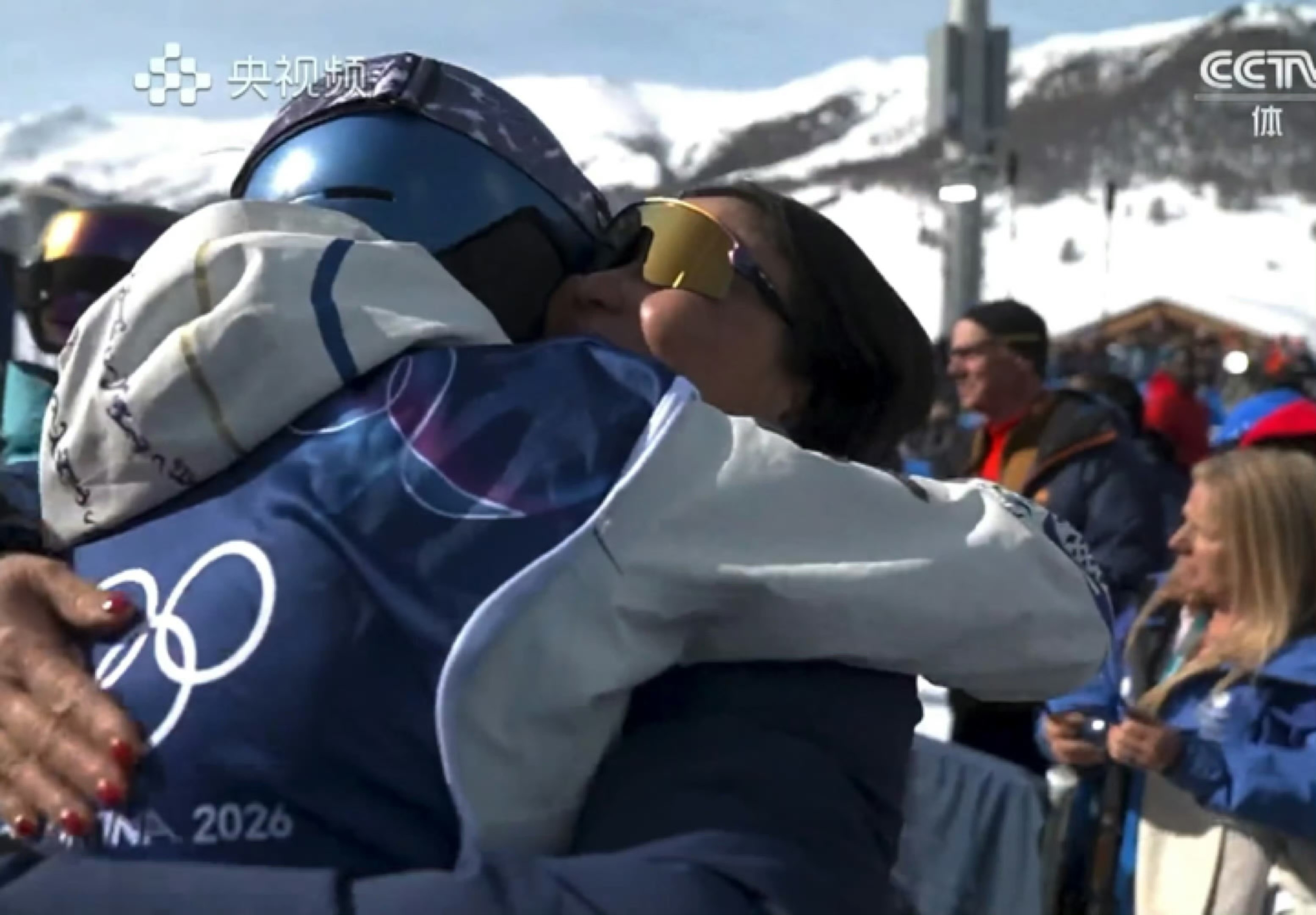 祝贺谷爱凌夺冠！刚刚谷爱凌在米兰冬奥会自由式滑雪女子U型场地技巧决赛获得金牌！谷