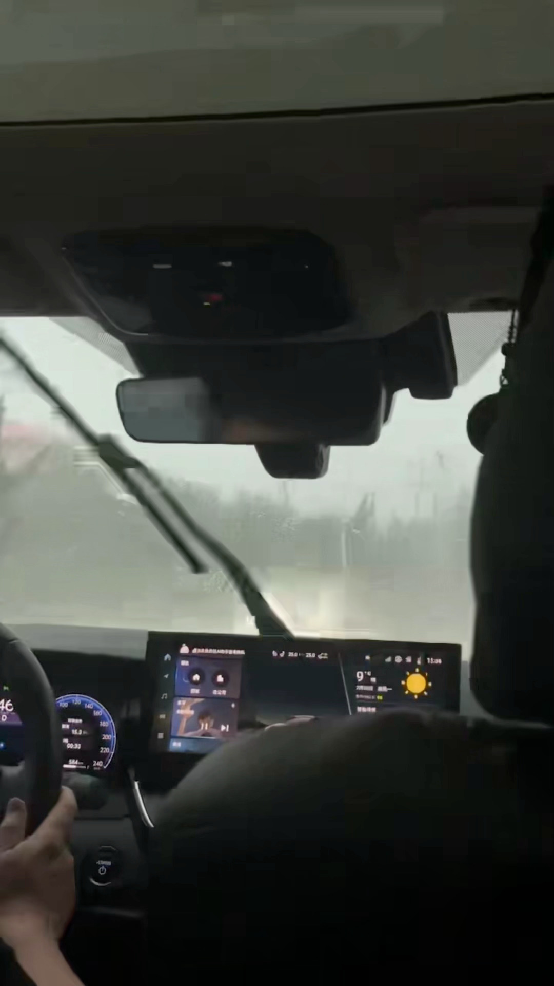 我辛辛苦苦的上班 一下班就下这么大的雨迎接我