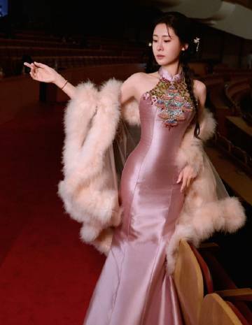 谁懂张碧晨和交响乐的适配度 张碧晨的演唱会真的可以说是给大家带来了满满的震撼，毕
