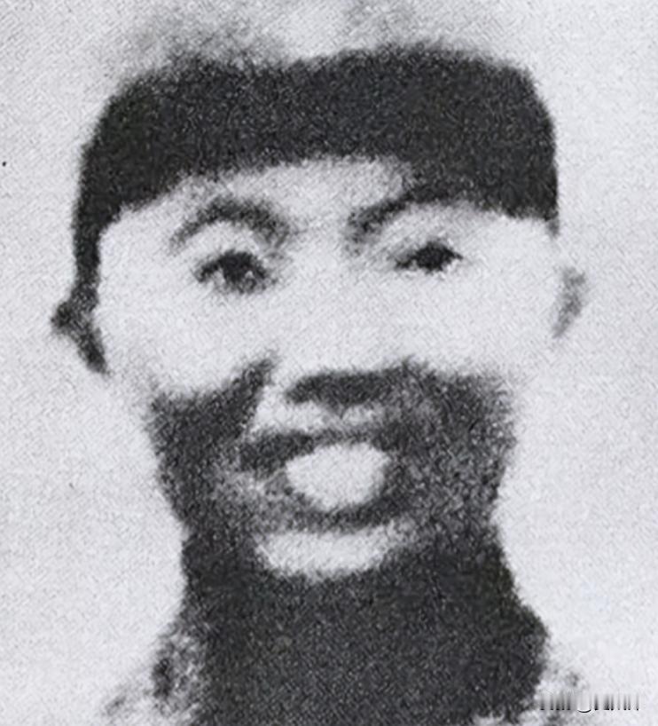 1942 年深秋，山东淄川马鞍山硝烟弥漫，惨烈的马鞍山保卫战在此打响。驻守险峰的