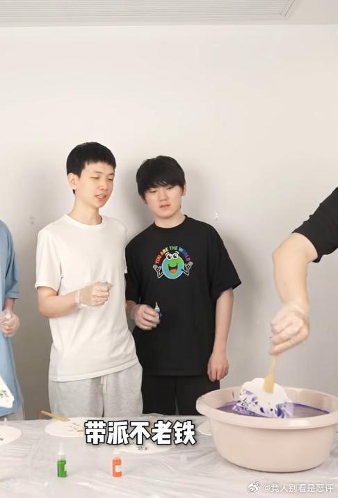 12384 来人给我把林间左胳膊p到杰克肩上去 