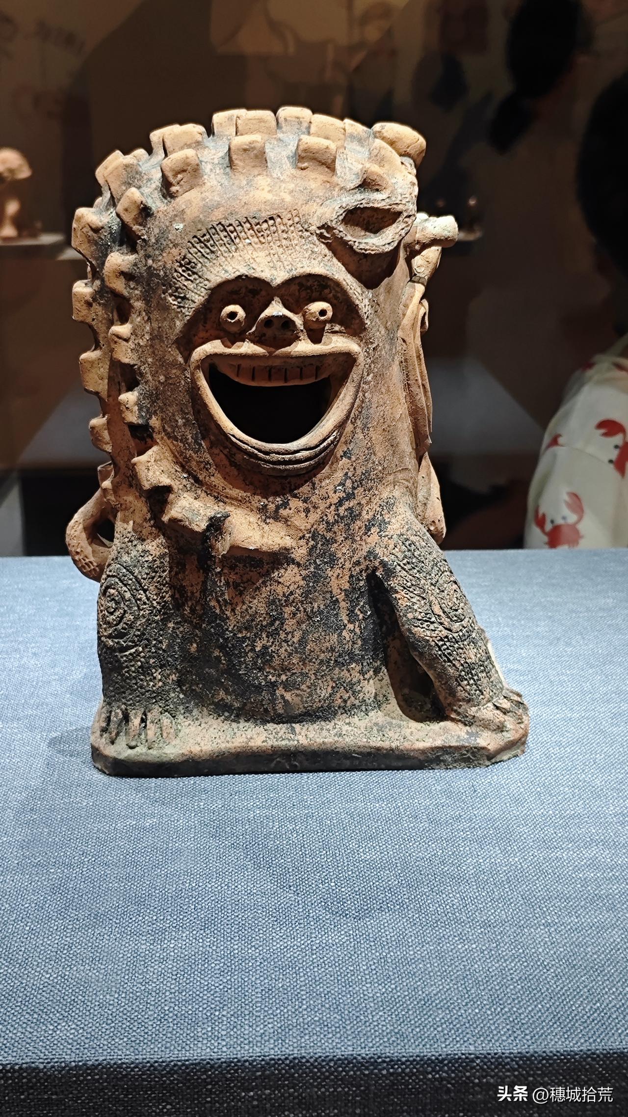 来厦门，纪念品店里有很多像狮子的摆件，福建叫“风狮爷”，闽台一带最具特色的圣物。