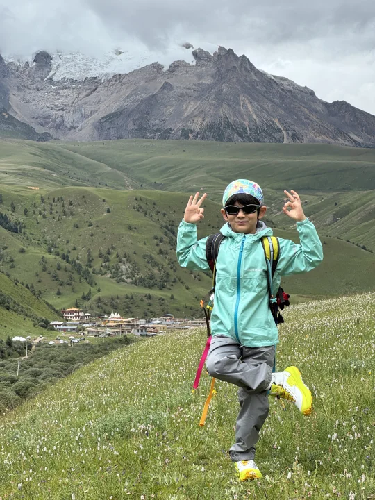 带7岁娃徒步格聂 国产童鞋开野002真的顶