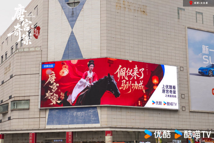 红衣李佩仪飒沓而来 白鹿挑战鬼新娘造型红衣李佩仪飒沓而来，白鹿挑战鬼新娘造型，谁