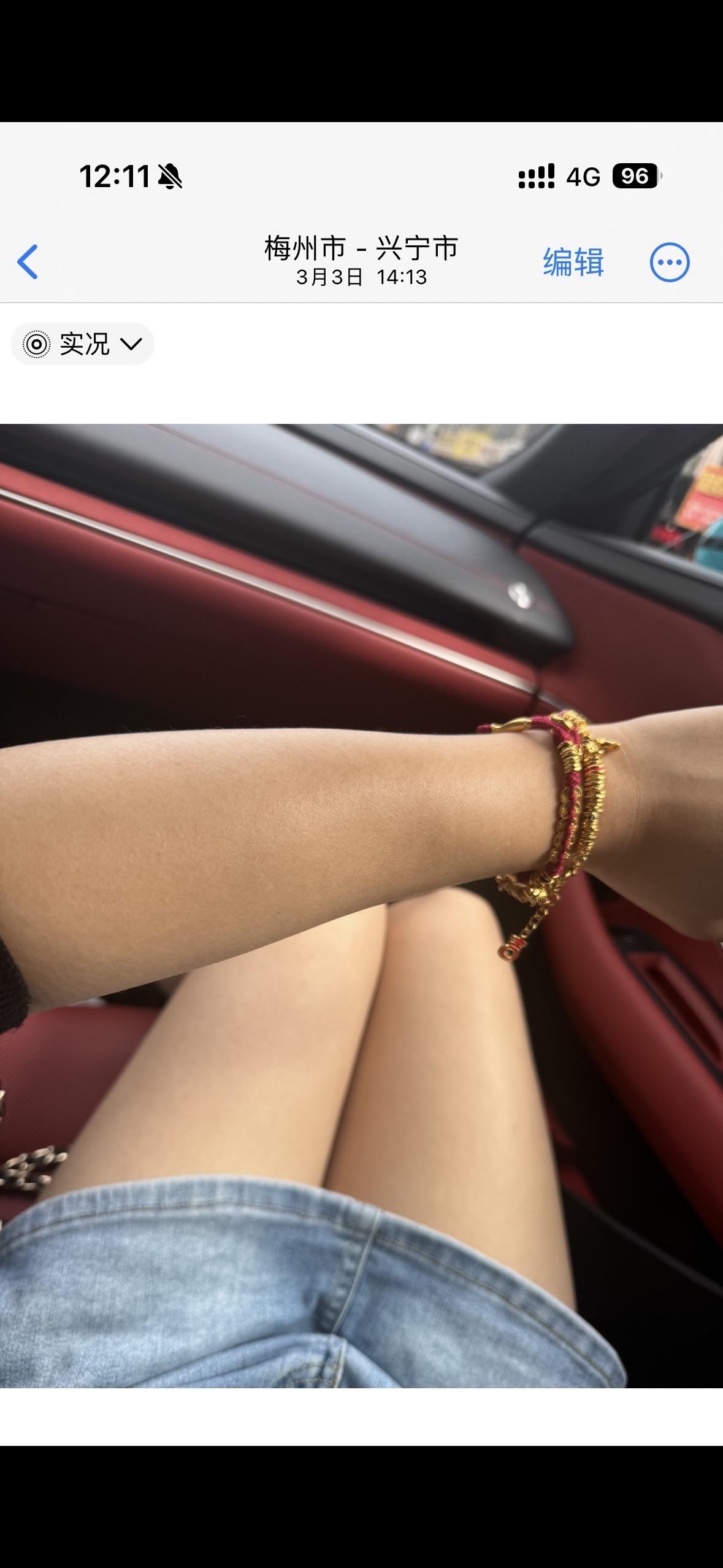 坚持美白半年多了，总算有效果了，哈哈，开心，今年是最白的一年，也是最瘦...