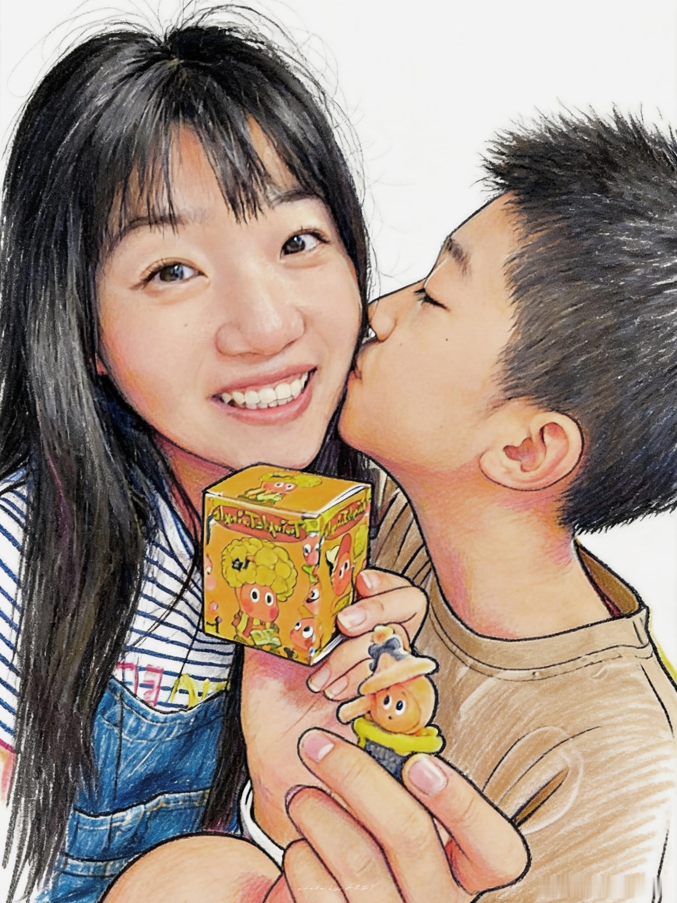昨晚加班，👸🏻到家时👶🏻已经睡了。端午节 今早醒来……第一件事，拆盲盒❣