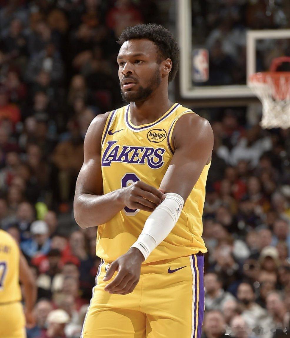 布朗尼（左小腿酸痛）将缺席今日对阵尼克斯的比赛。 