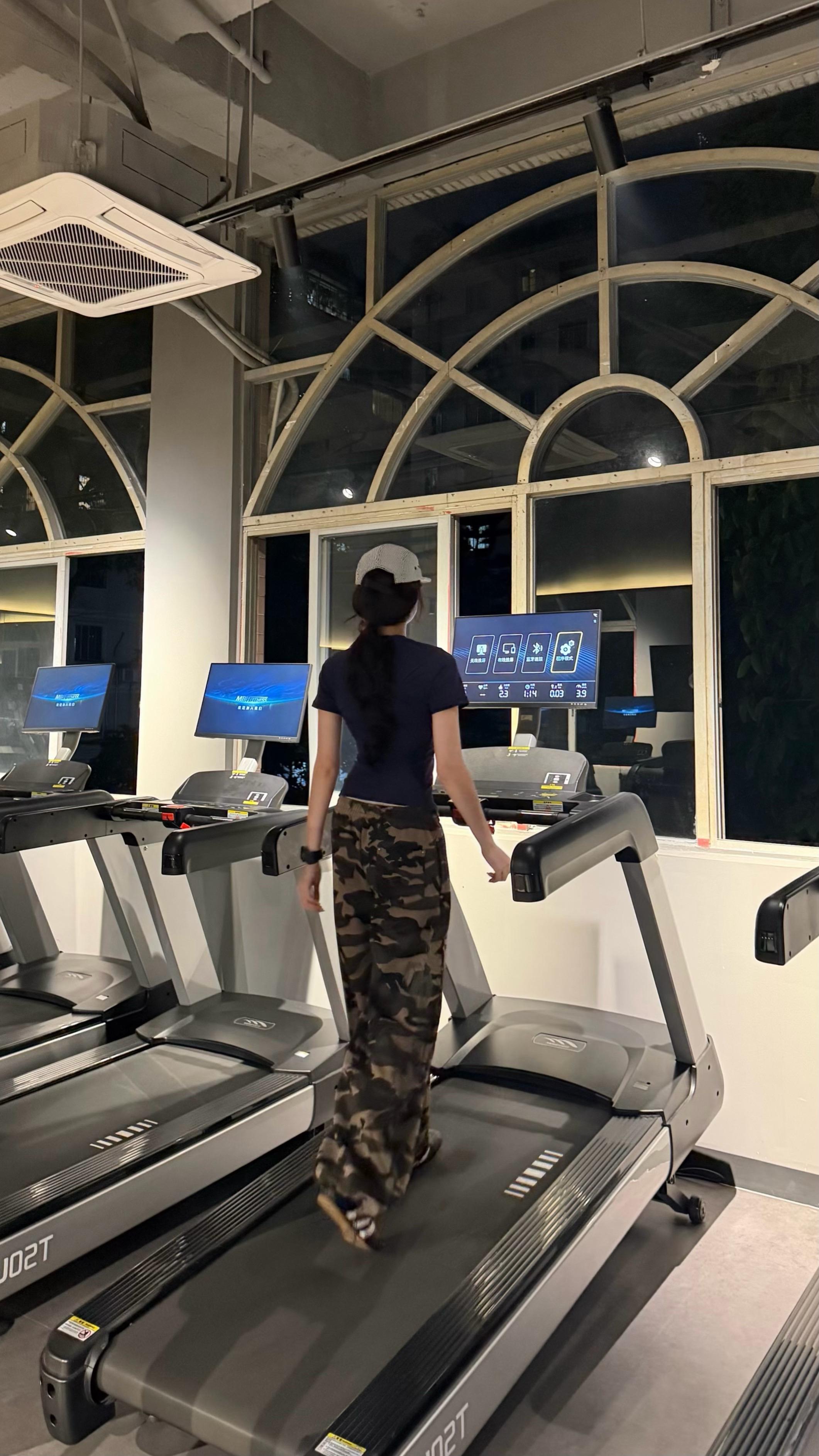 我现在比以前漂亮多了 你有啥资格见我？