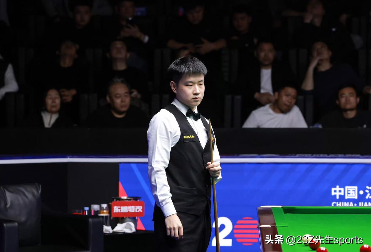 【赵心童无缘八强！加里威尔逊轰三杆破百，中国旋风2-5告负】赵心童无缘世界公开赛