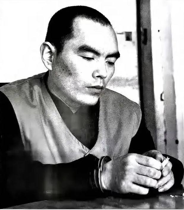 刘海波，黑龙江肇源县古龙镇农民，有犯罪前科：曾因抢夺罪被判处3年有期徒刑。

 