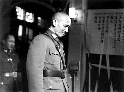 历史上的今日  1949年1月21日，蒋 介 石 以 “ 因 故 不 能 视 事