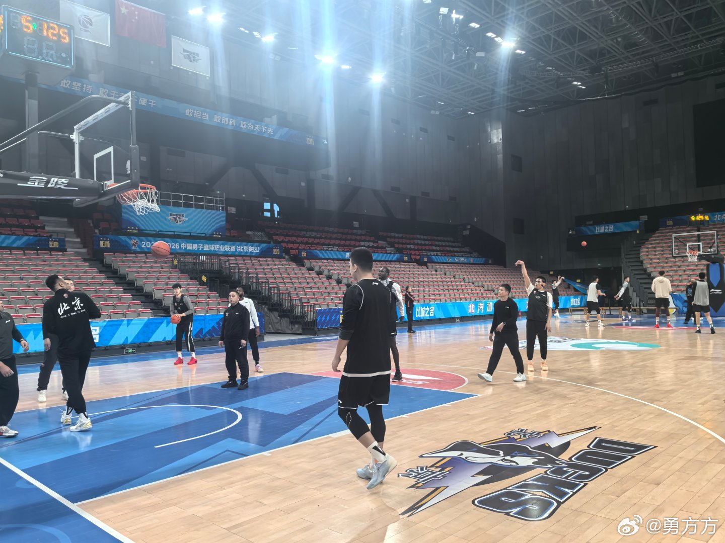 北京男篮vs山西男篮 斯佩尔曼没有参加上午的赛前训练。 