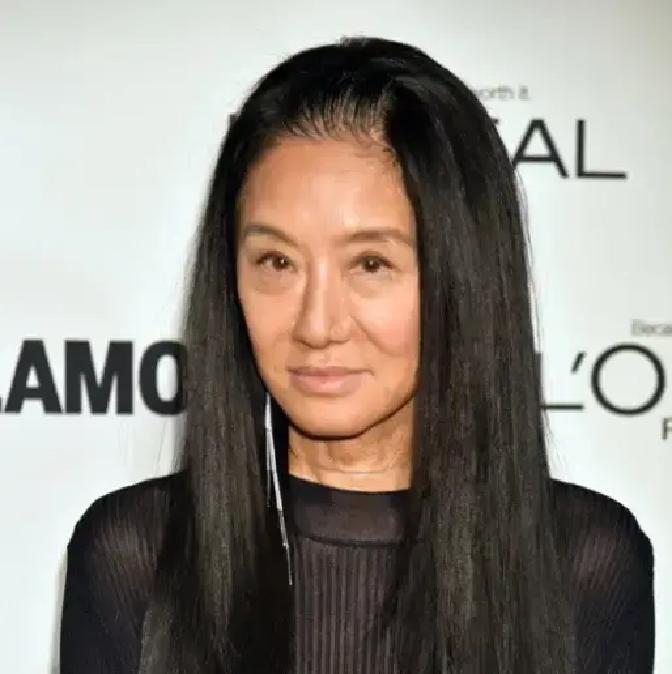 63岁的“婚纱女王”王薇薇在结束二十三年婚姻后，被曝与小自己整整36岁的美籍花样