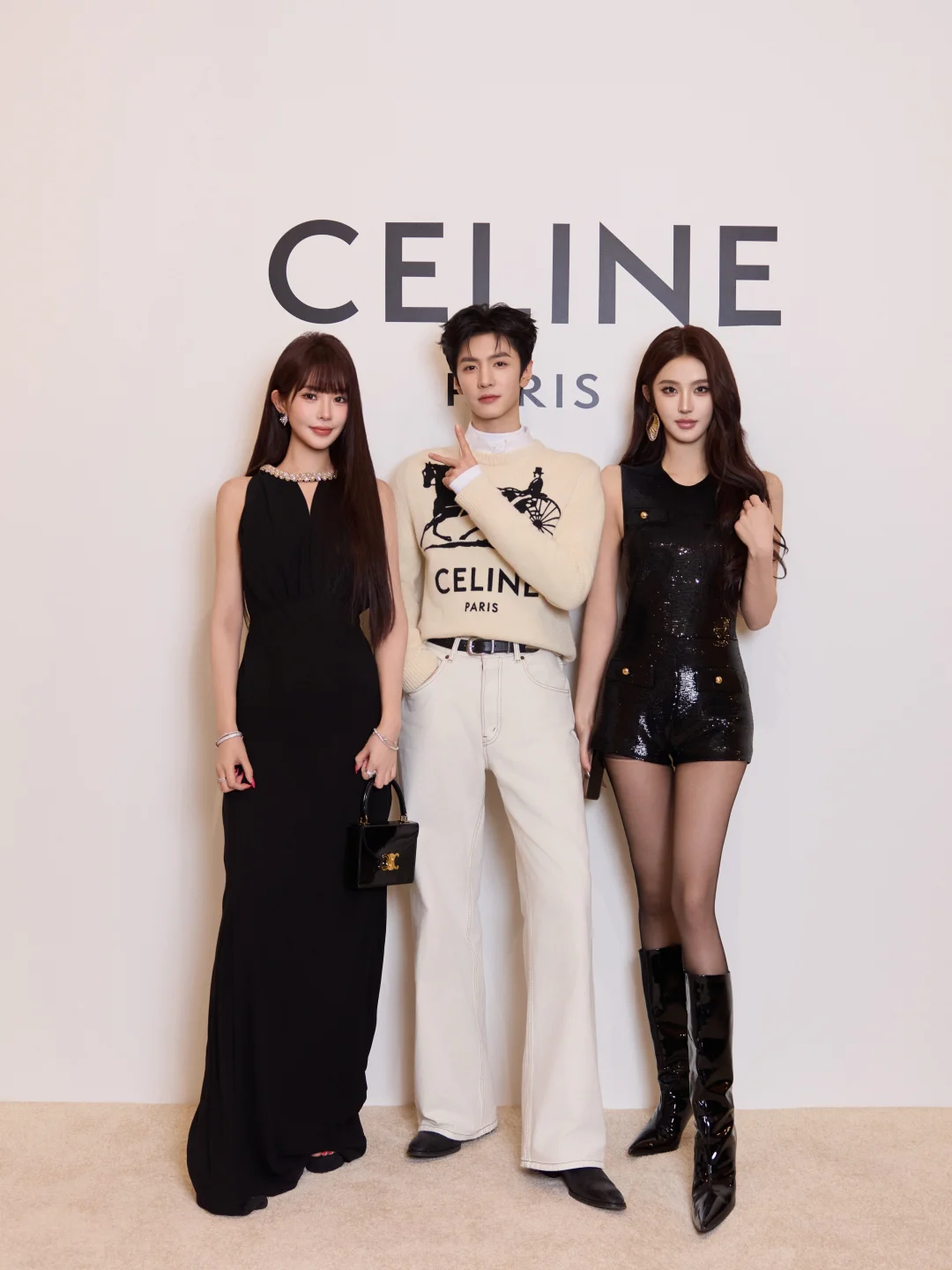 Celine 🤳怒拍100张
