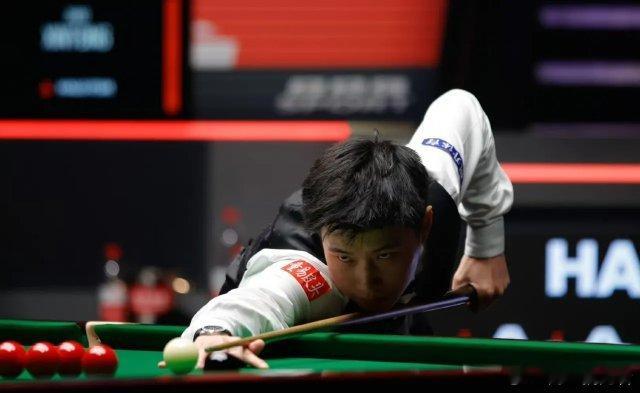赵心童14比7领先威廉姆斯🇨🇳赵心童正冲击世锦赛冠军！目前14-7暂时领先威