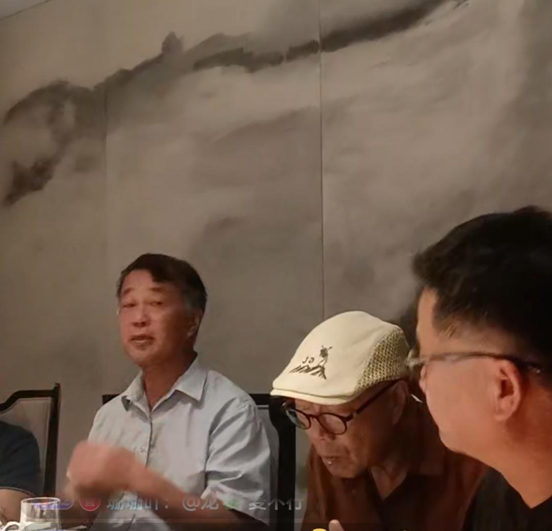 沈巍从江西赶回上海，两位司机轮流开车从黑夜到白天，错过了榜书万里行，参加了老陈鉴