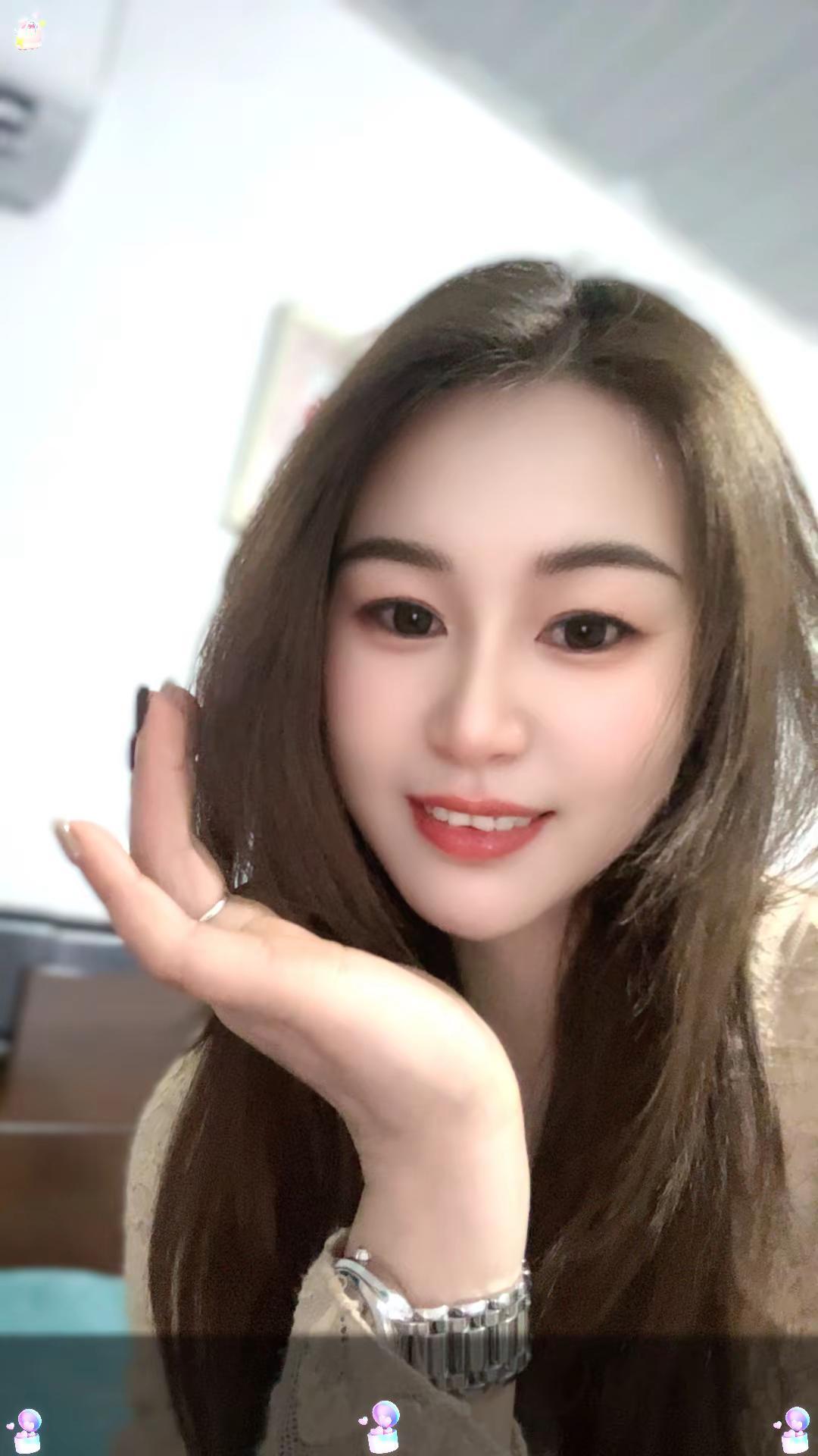 打开特效谁不是美女 笑一个 来给生活比个心