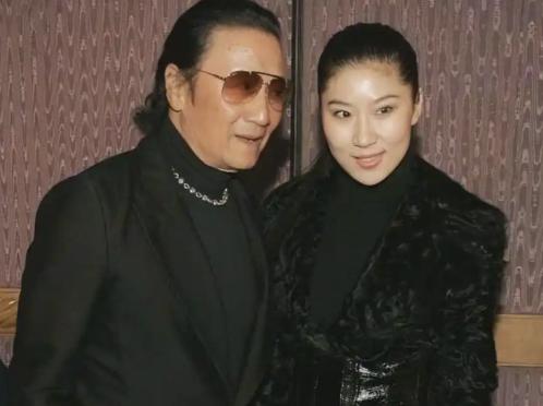 89 岁谢贤去世了，前女友 Coco 原本还在直播，看到媒体发布的消息后，立即下