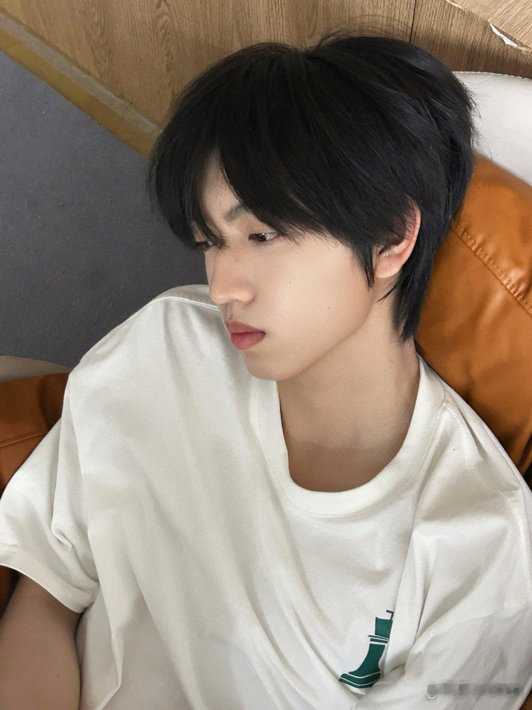 张桂源 四代第一主舞 💛张桂源 四代c位队长 这世界给你多少偏见  我就给你多
