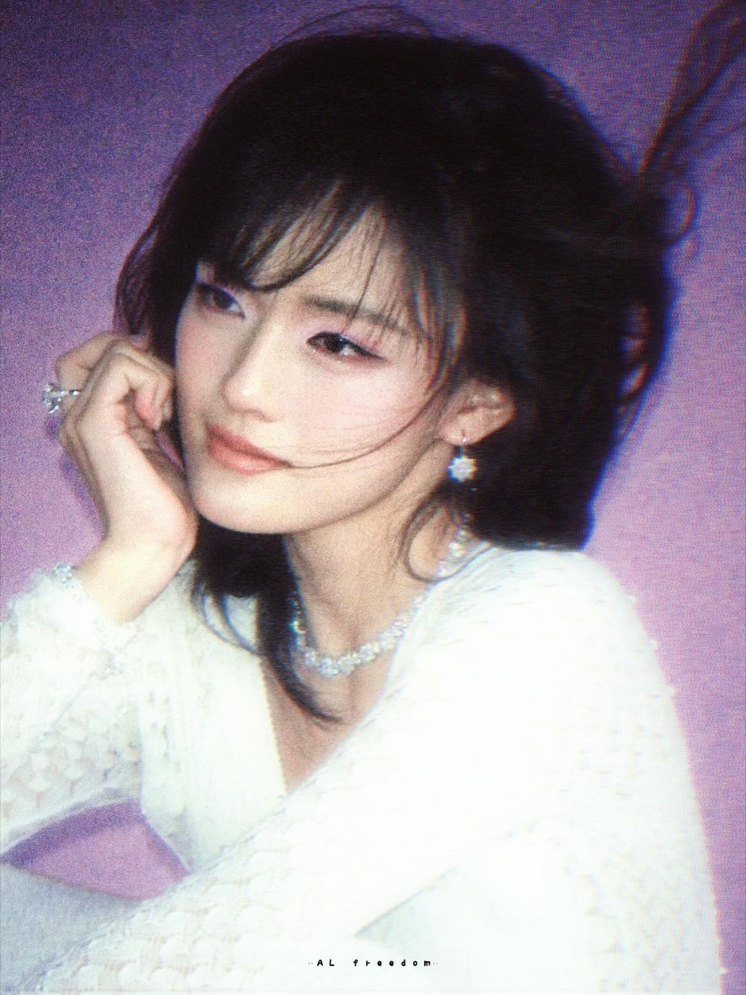 小小文淇 签约公司是终身大事 凛冽灵气交织，文淇美到独树一帜～ 