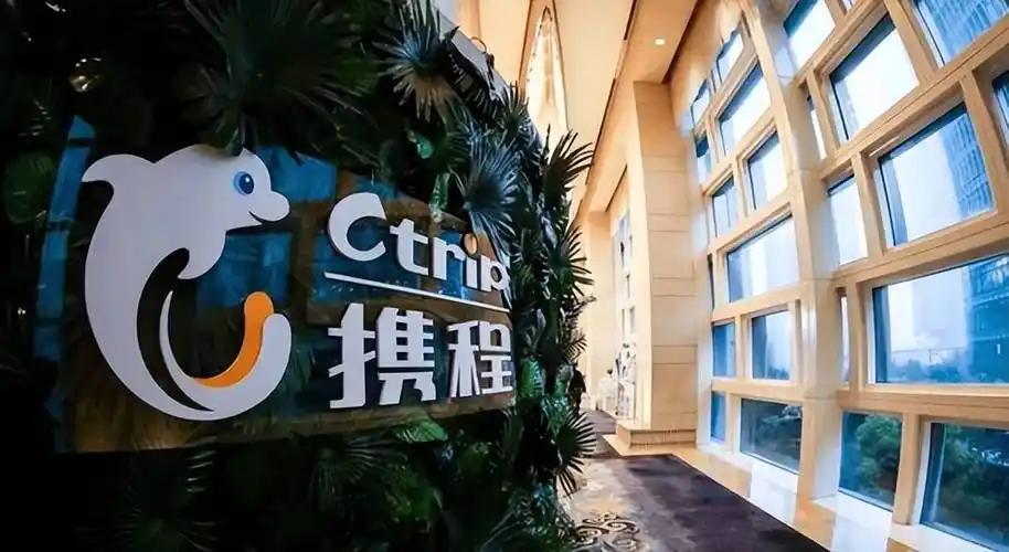 51.79亿，携程这次被按在地上放了一次大血。
反垄断罚款并不罕见，但这次市场监