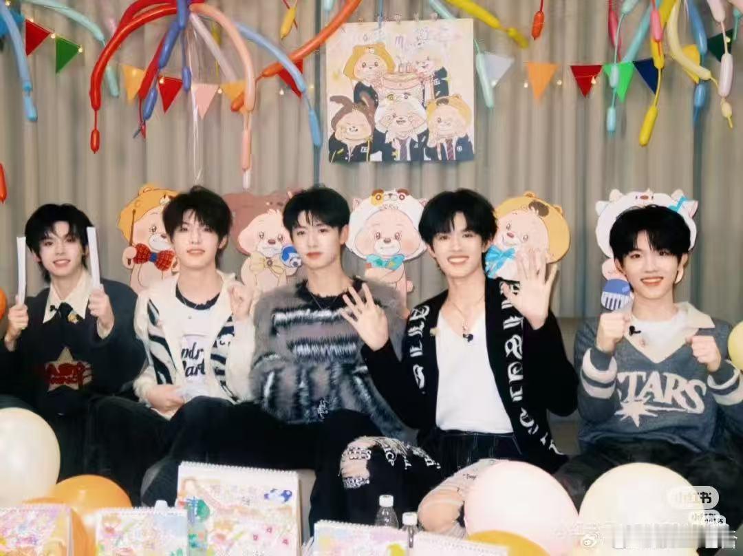 登陆少年演唱会开场直拍登陆少年们加油哇！继续走花路吧！！ 