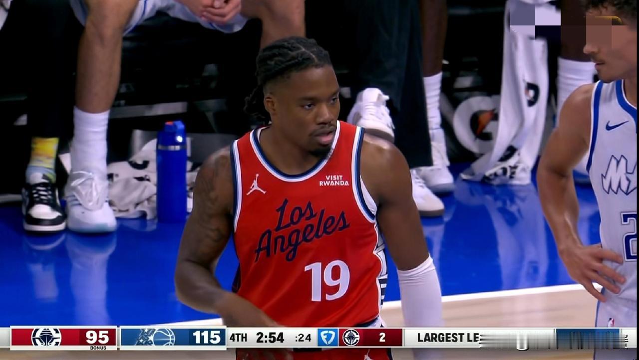 快船老将哈登真是一位好大哥！在今天快船客场以101：129输给魔术的赛后采访中，