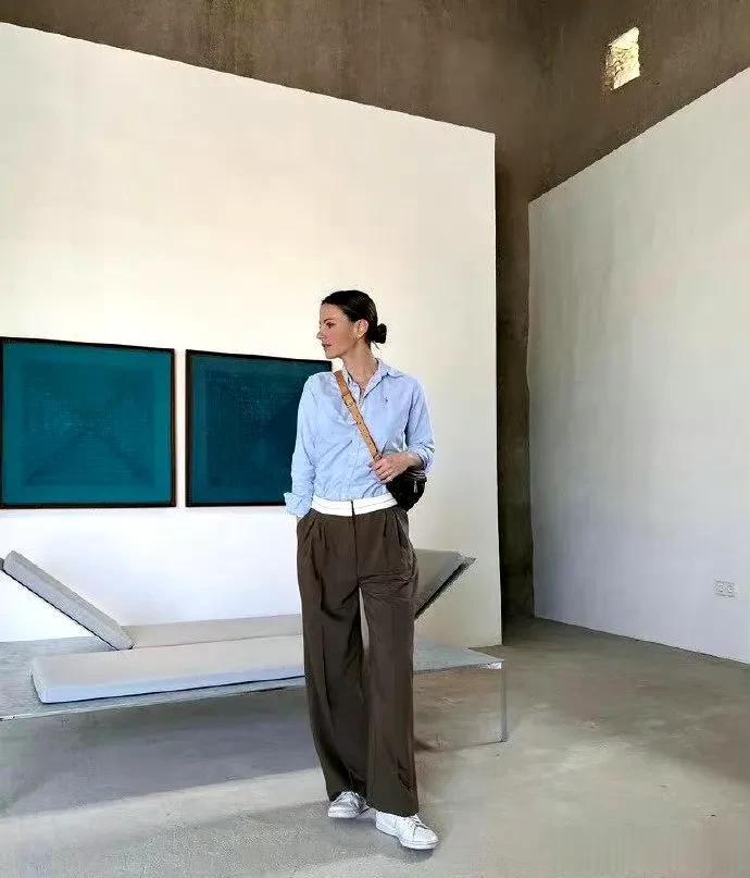 欧美时尚博主的早春日常简约随性穿搭合集～📚
              