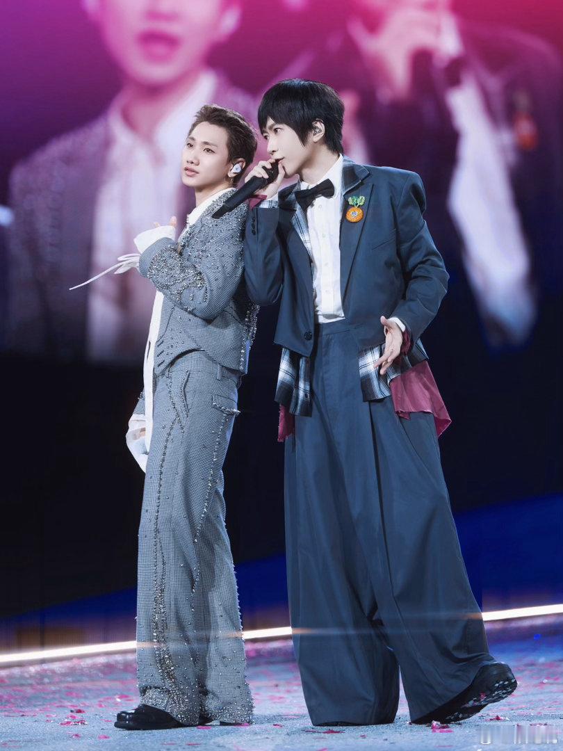 阿信当汪苏泷嘉宾连妈妈都保密为了给观众完整惊喜，汪苏泷和阿信守住同台消息，保密到