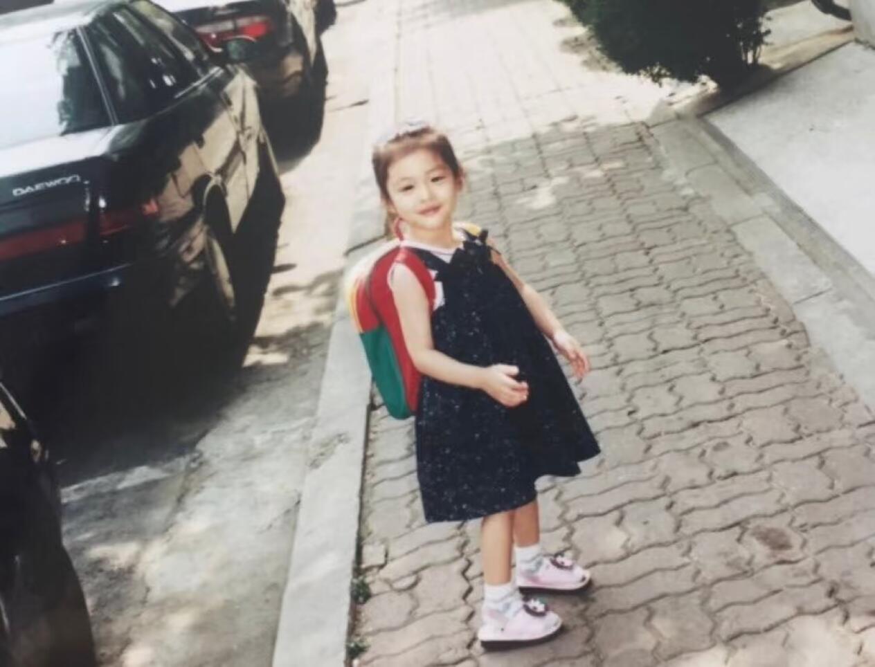 允真出道前照片p2、p3是高中 