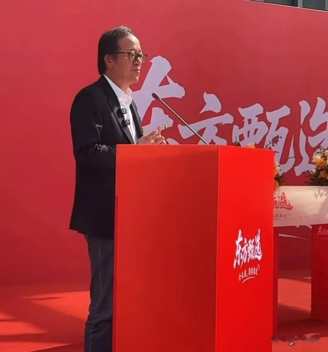 今日俞敏洪现身东方甄选合肥门店开业现场，全程脱稿演讲，说起新东方安徽总部大厦建设
