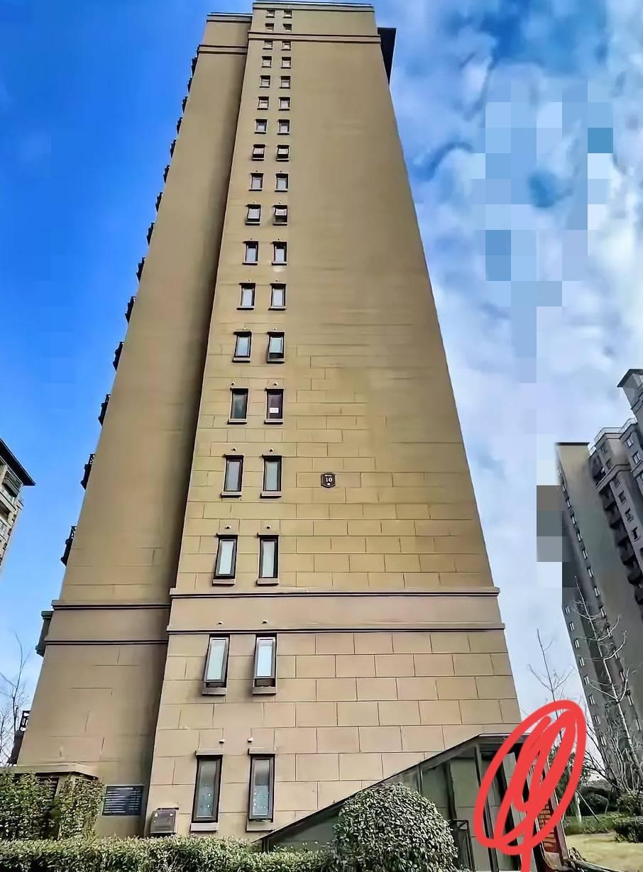 警钟长鸣！一次单词默写逼惨15岁少年，18楼纵身跃下，求救信号全被忽略民生教育